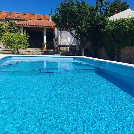 Aquarius Vila *